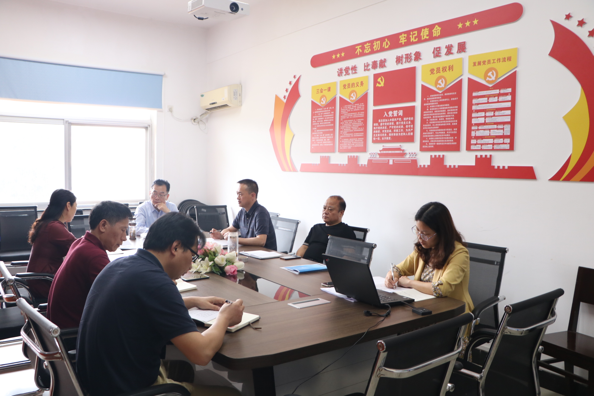 会计学院党总支理论学习中心组开展党史学习第三专题“学史崇德”研讨会