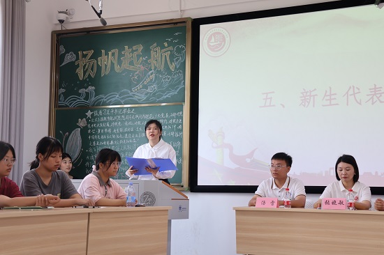 新生代表发言照片.jpg
