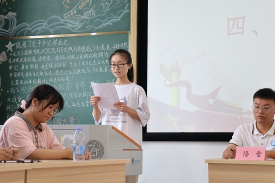 2022级学生代表发言照片1.jpg