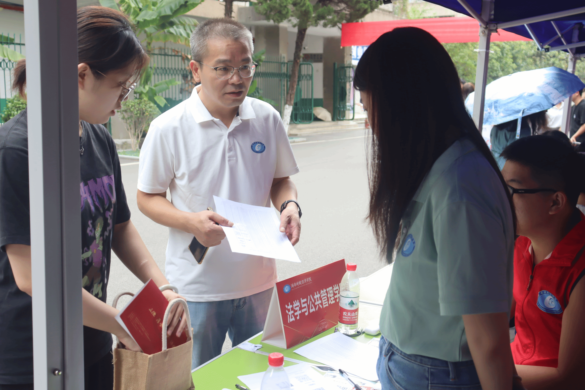 美加墨世界杯官方网站法学与公共管理学院2025级专升本新生报到工作顺利完成