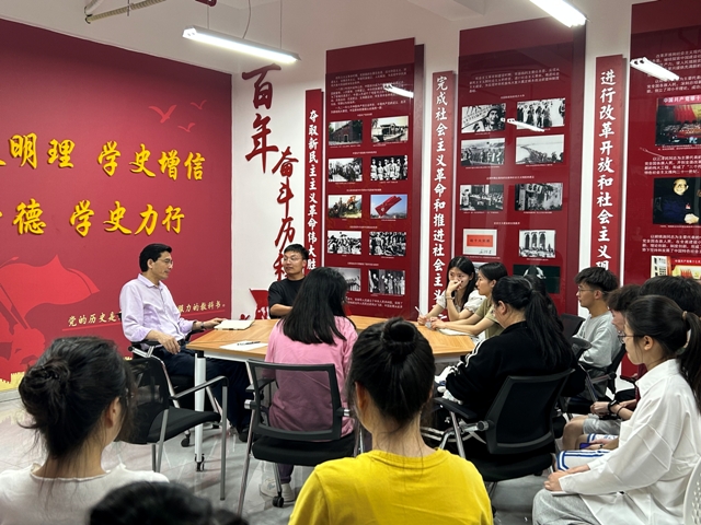 座谈会现场照片.jpg