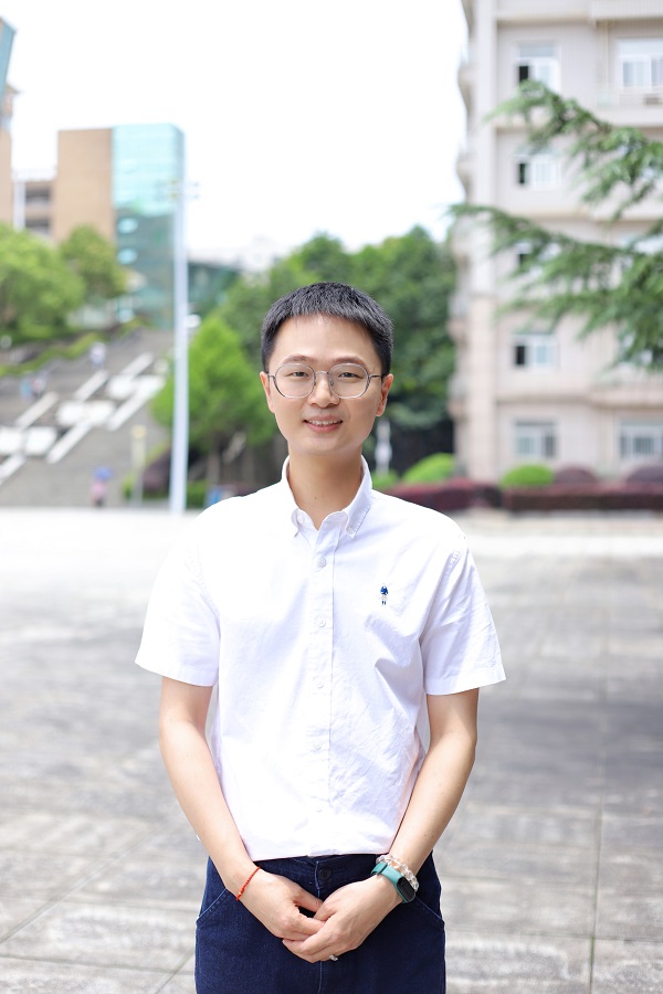 教师：王一博