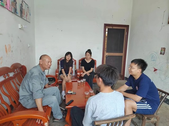 辛苦他一人，服务千万家照片.jpg