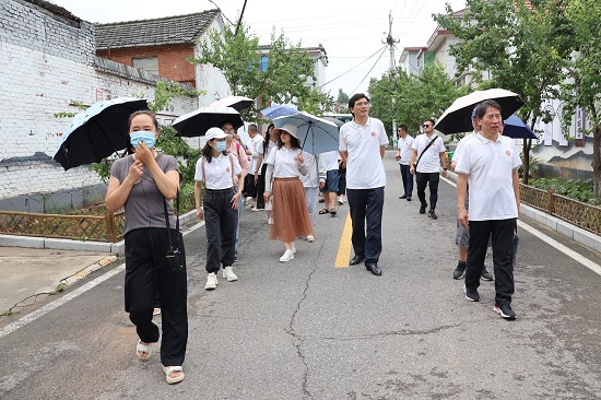 参观下里街村照片.jpg